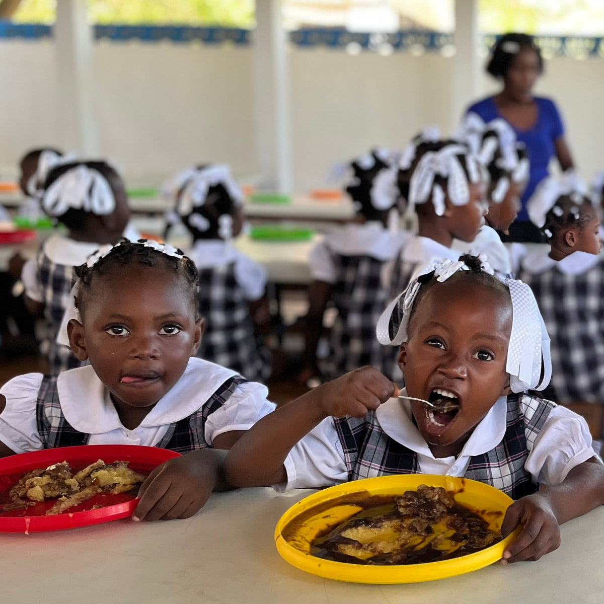 Give the Emmanuel School a Cafeteria